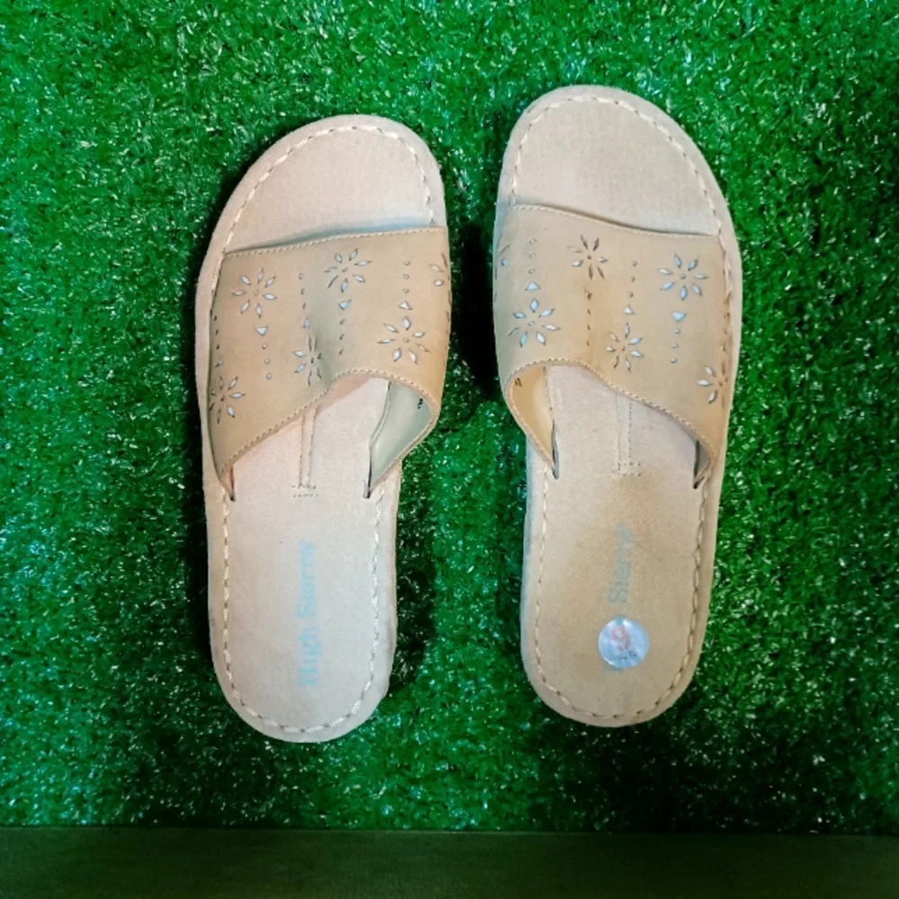 HIGH SIERRA, TAN SLIP-ON SANDALS, SIZE: 6